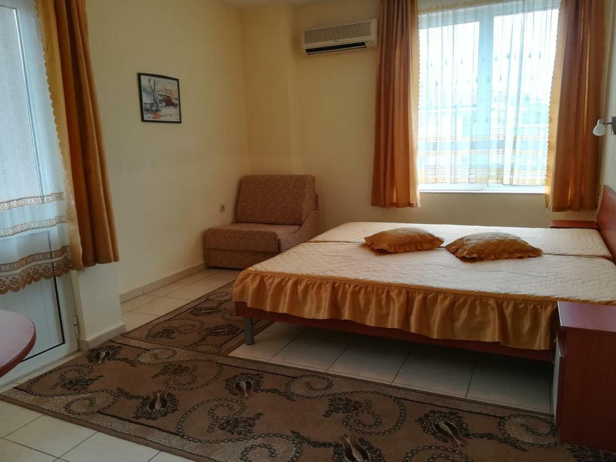 Guest House Georgieva Ravda Exterior photo